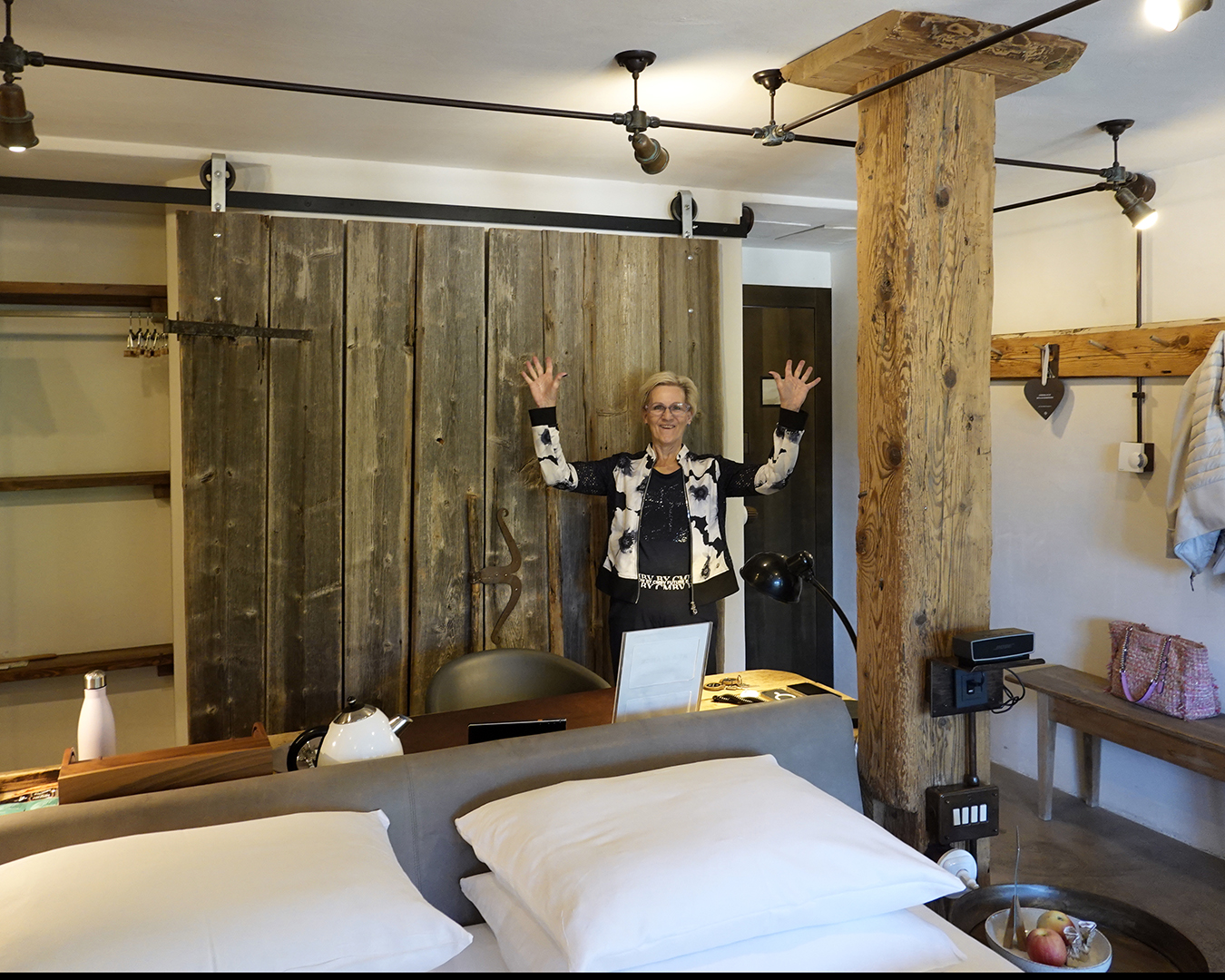 Rustikales Weltenbummlerzimmer im Posthotel Achenkirch