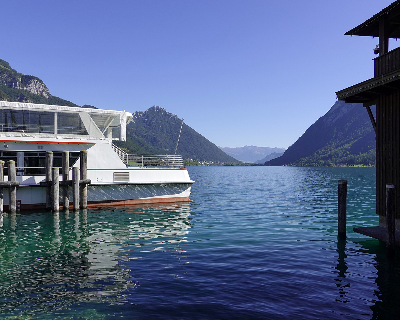 Achensee inmitten der Tiroler Berglandschaft
