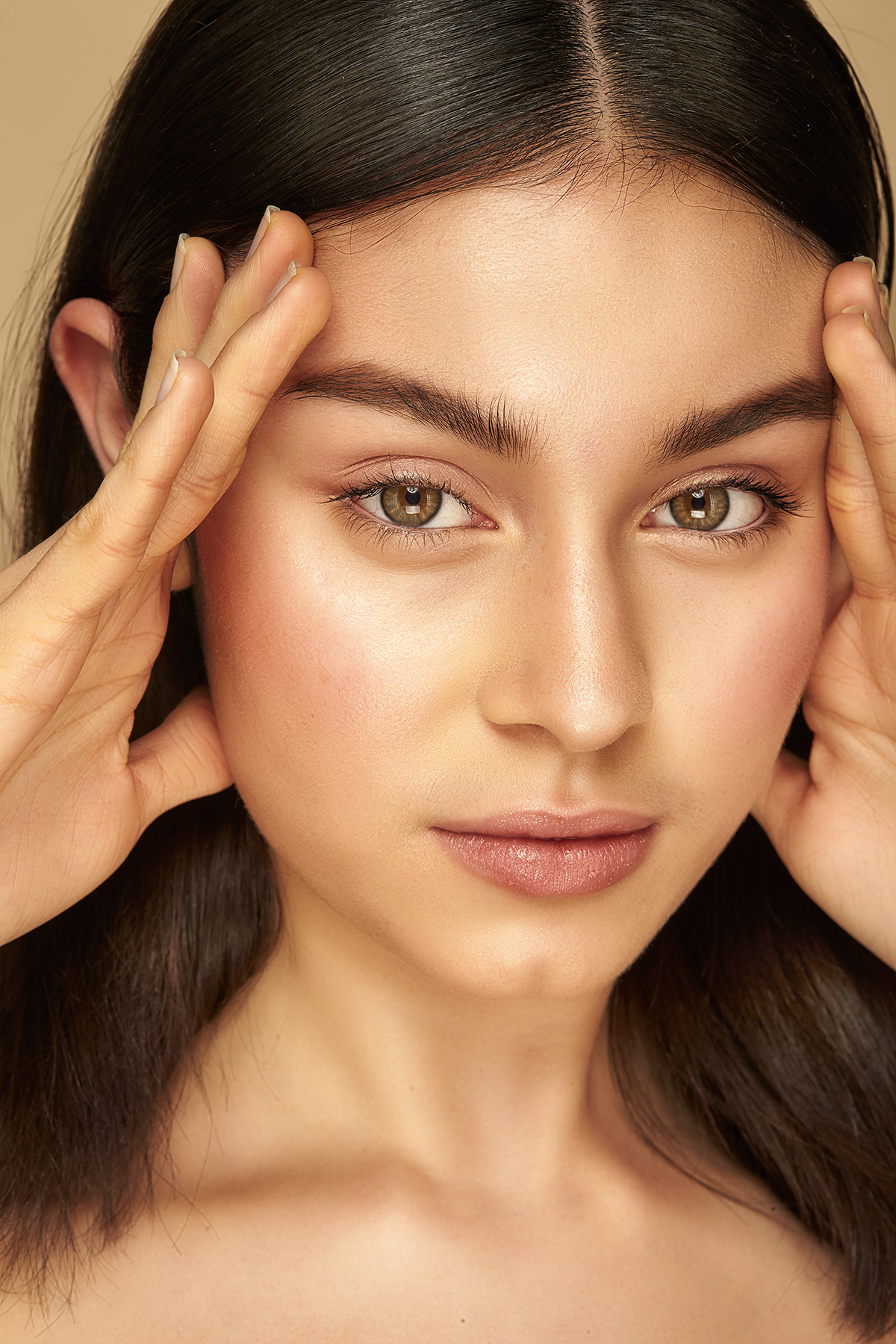 Alice Riediker frontal mit natürlichem Beauty-Make-up