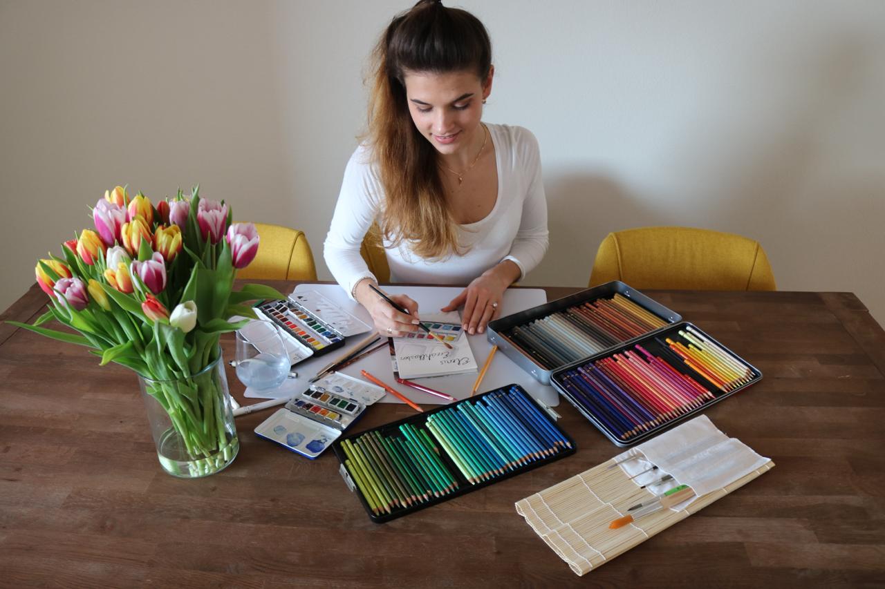 Eleni Migliavacca arbeitet an einer Illustration für ihr Kinderbuch